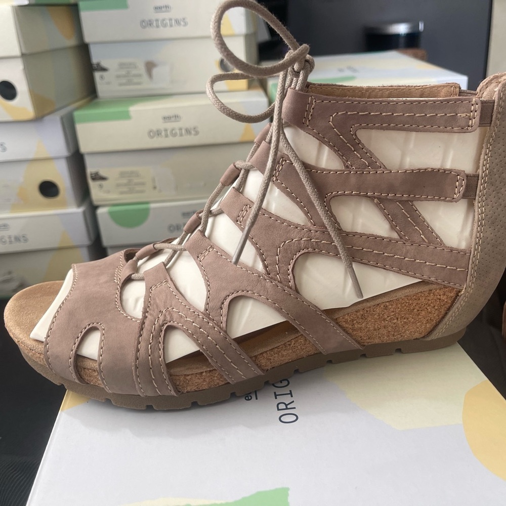 Earth Origins Woman’s Kendra Kamilla Wedge Sandal